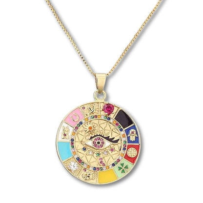 Colar Feminino Amuleto "Roda da Fortuna" com 13 Símbolos de Sorte, Proteção Espiritual e Fé, Banhado a Ouro 18k, Ajustável – Acompanha Bolsa de Veludo
