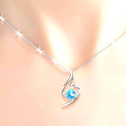 Conjunto Feminino "Esterlina Blue" com Colar e Brincos Banhados em Prata 925 – Semijoia com Pingentes de Zircônia Azul em Formato de Coração – Elegância e Sofisticação para o Dia a Dia