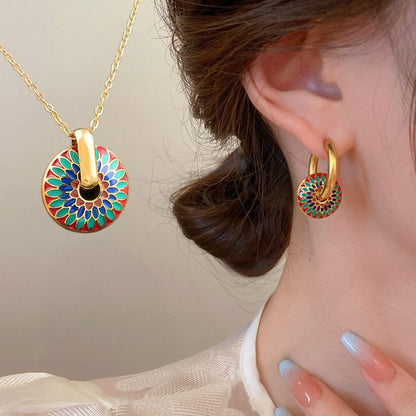 Conjunto Feminino ¨Talavera¨ em Aço Inoxidável – Brincos com Pingente Removível, Corrente 45cm – Cores Vibrantes, Estilo e Versatilidade – Acompanha Bolsa de Veludo
