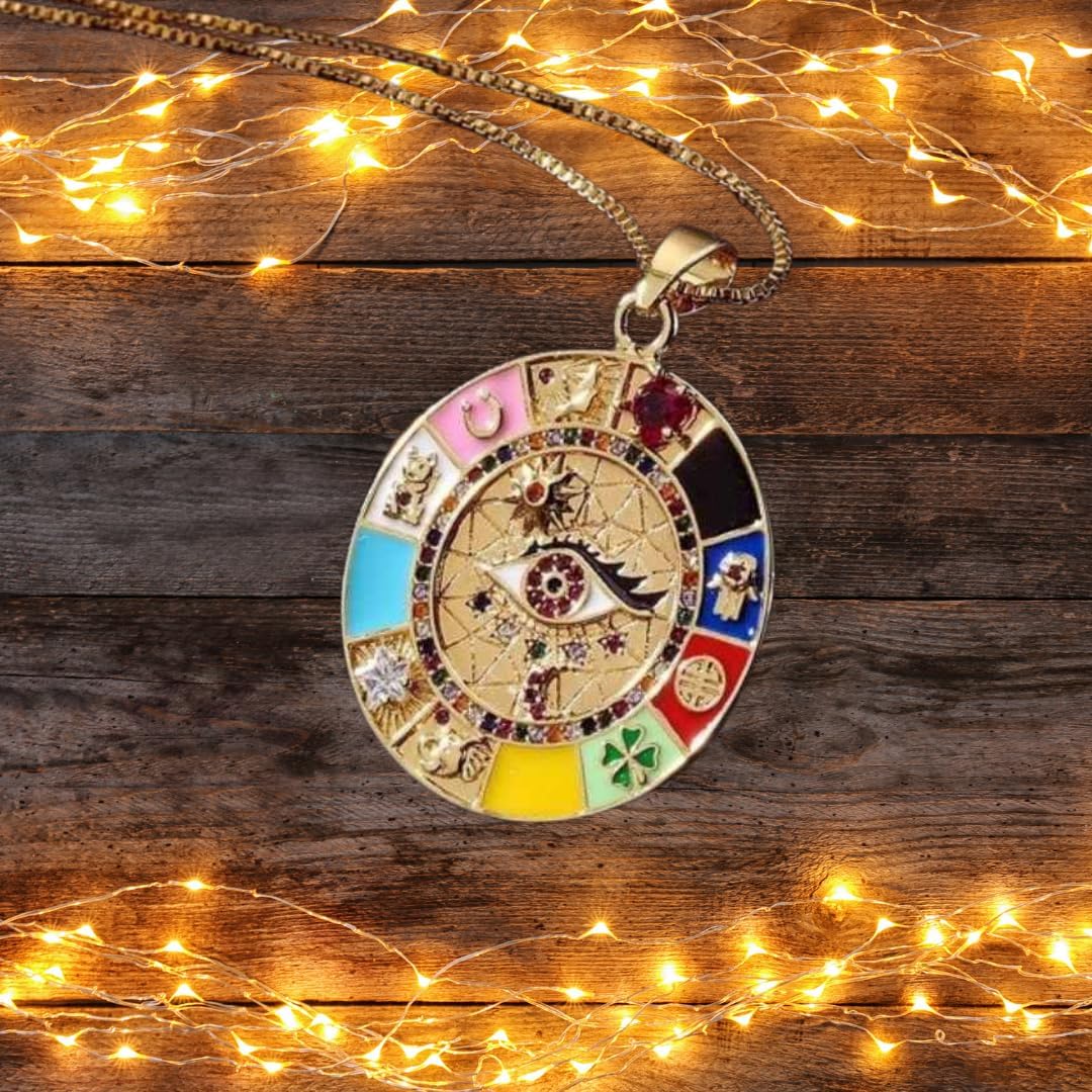 Colar Feminino Amuleto "Roda da Fortuna" com 13 Símbolos de Sorte, Proteção Espiritual e Fé, Banhado a Ouro 18k, Ajustável – Acompanha Bolsa de Veludo