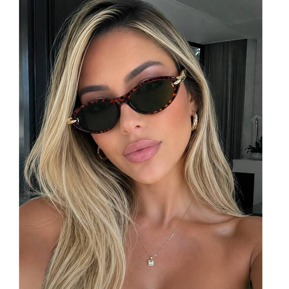 Óculos de Sol Feminino Geométrico com Armação de Metal