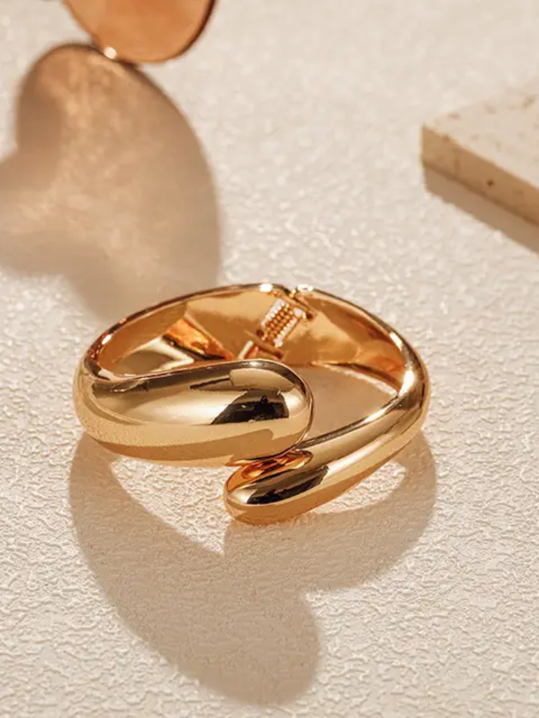 Conjunto Gota Pingo Bracelete Anel Brinco Médio Dourado ou Prata Acessórios Femininos Brincos