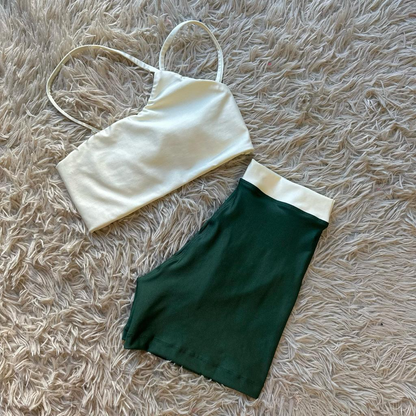 Conjunto Fitness Feminino com Top Forrado e Short de Cintura Alta