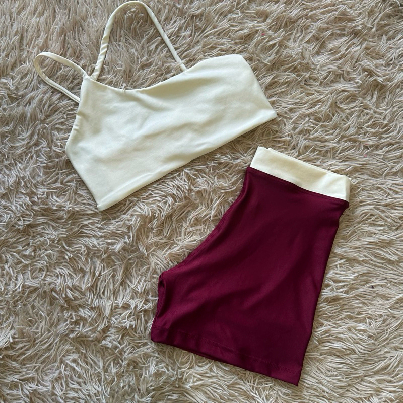 Conjunto Fitness Feminino com Top Forrado e Short de Cintura Alta