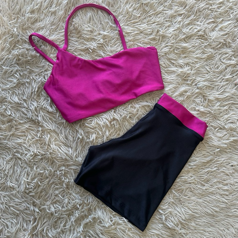 Conjunto Fitness Feminino com Top Forrado e Short de Cintura Alta