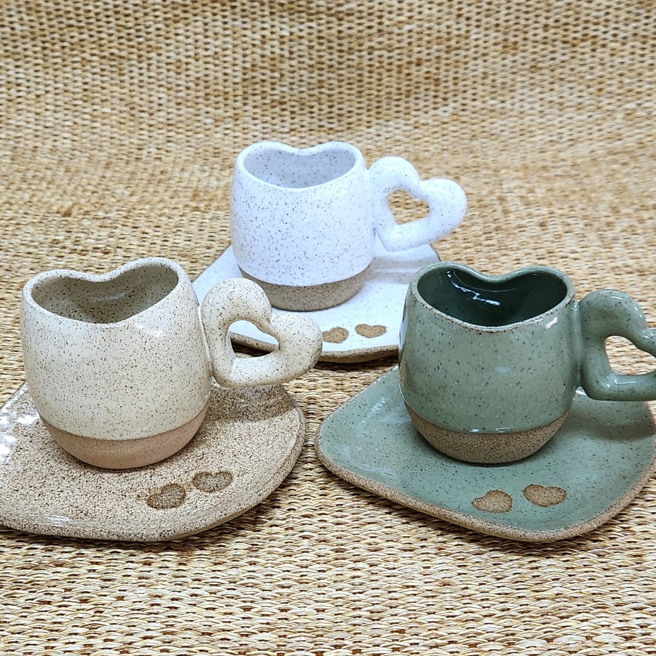 Xícara Coração com Pires Cerâmica 120ml Café Chá Mesa Posta Luxo Louça Artesanal Decoração Café Amor
