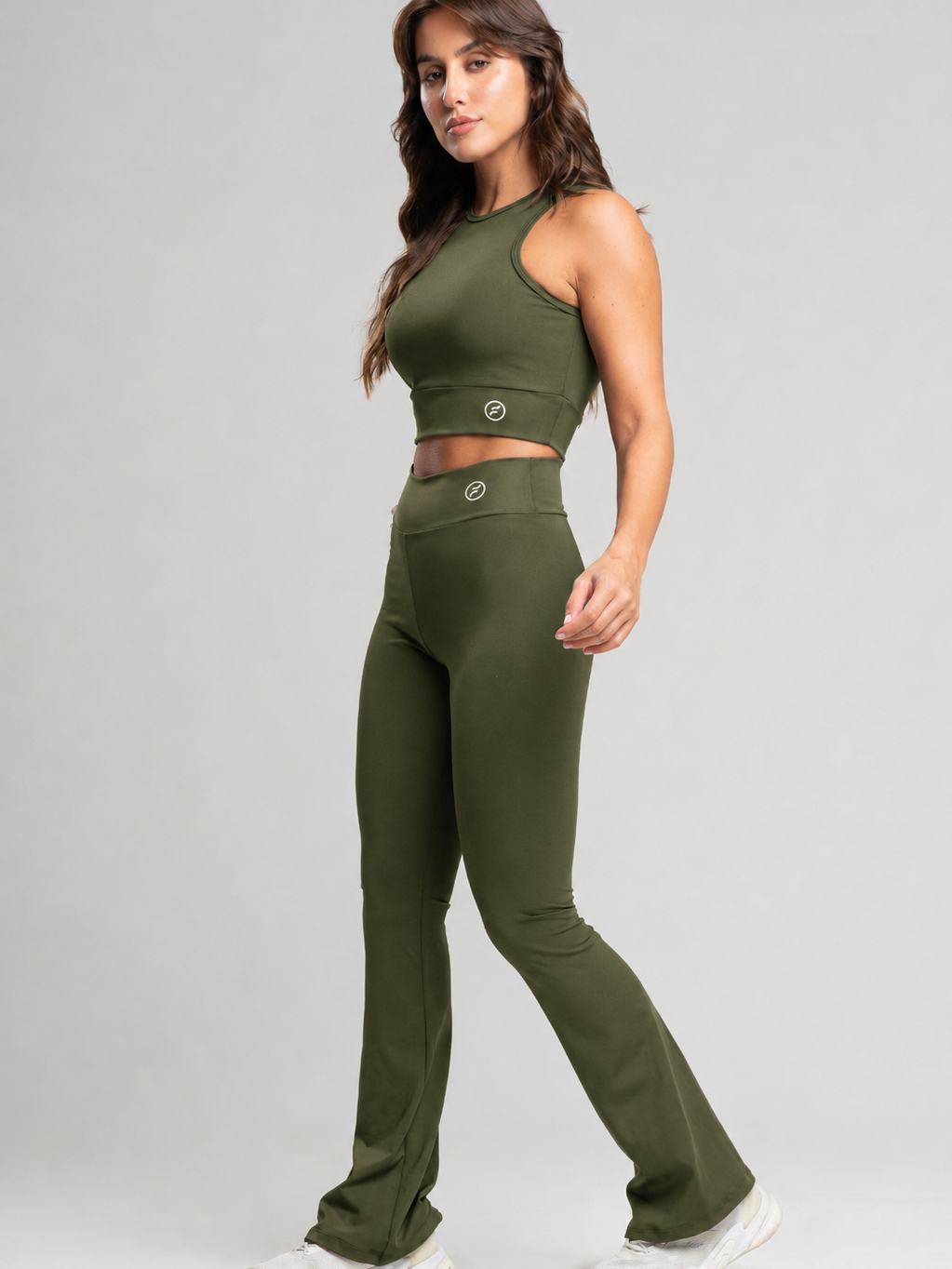 Conjunto para Academia Feminina – Calça Flare Bailarina e Top Regata Conforto e Sustentação