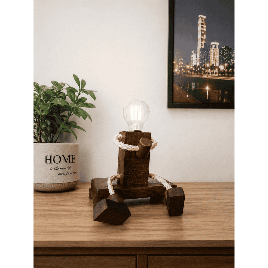 Luminária Boneco de Madeira Artesanal Abajur Rústico Decorativo para Quarto Sala e Escritório