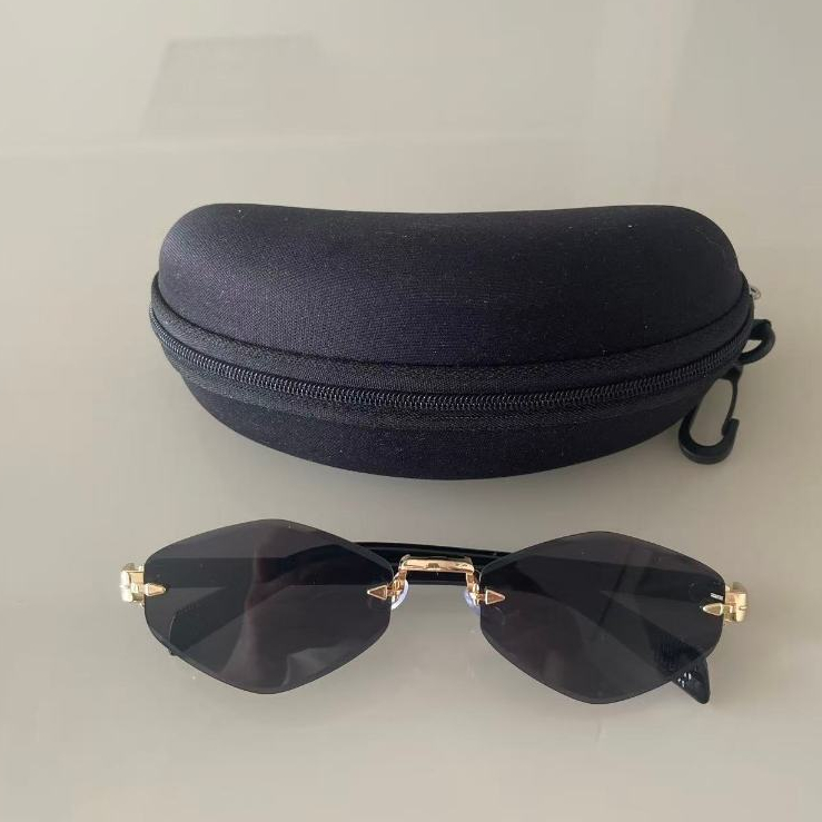 Óculos de Sol Feminino Sem Aro UV400 — Design Geométrico