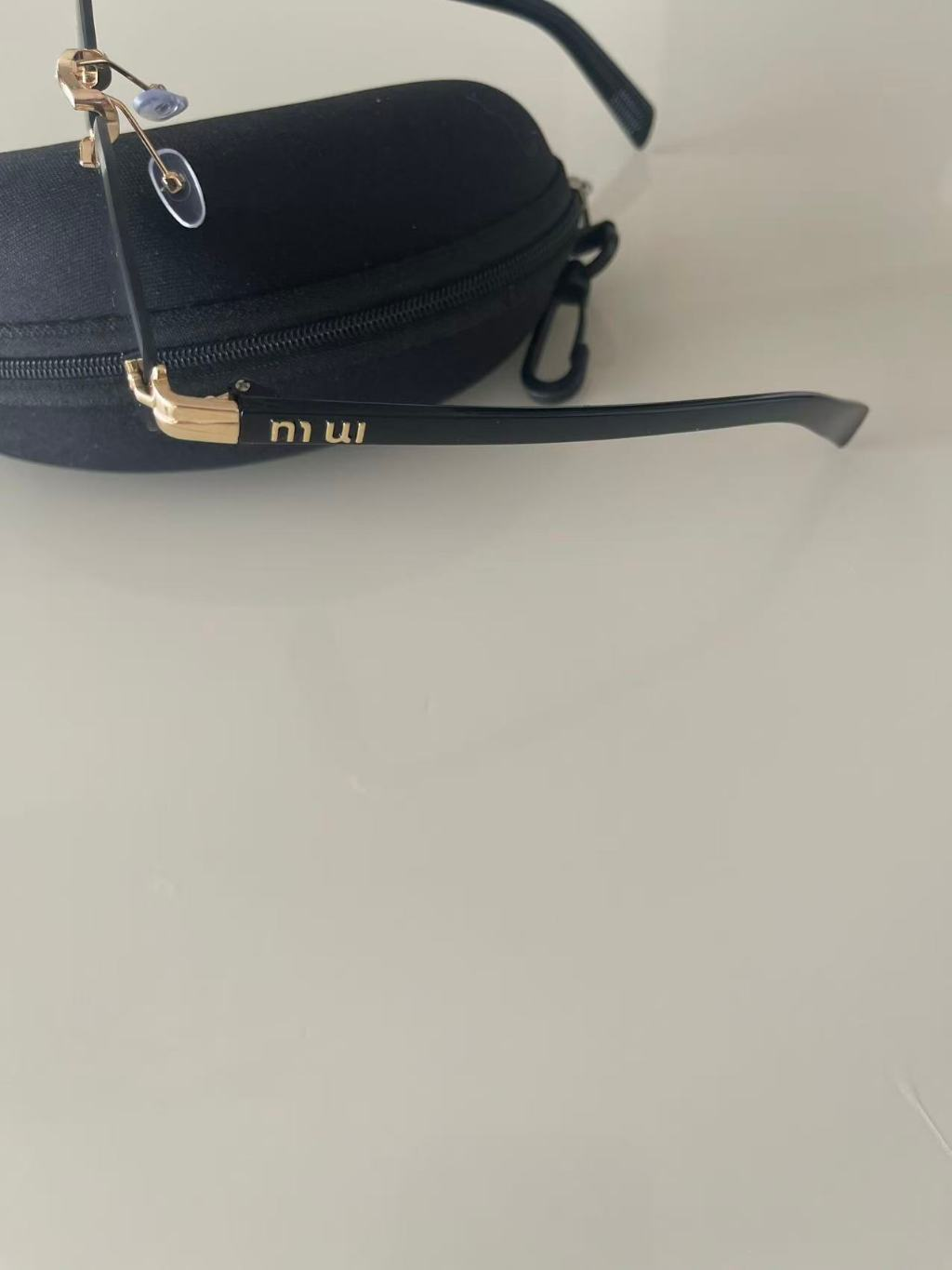 Óculos de Sol Feminino Sem Aro Lente Geométrica UV400 Estilo Elegante com Estojo