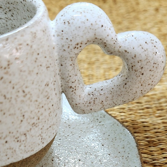 Xícara Coração com Pires Cerâmica 120ml Café Chá Mesa Posta Luxo Louça Artesanal Decoração Café Amor